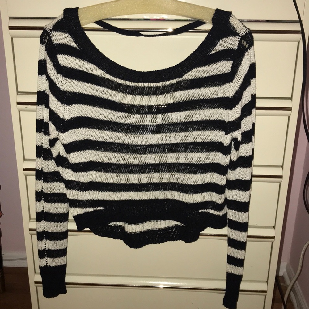 Low Back Stripes Crop Long Sleeve Top
